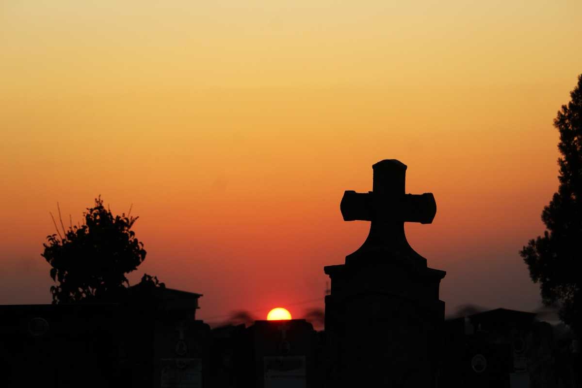 Cimitero Italia comparsa sulla bara