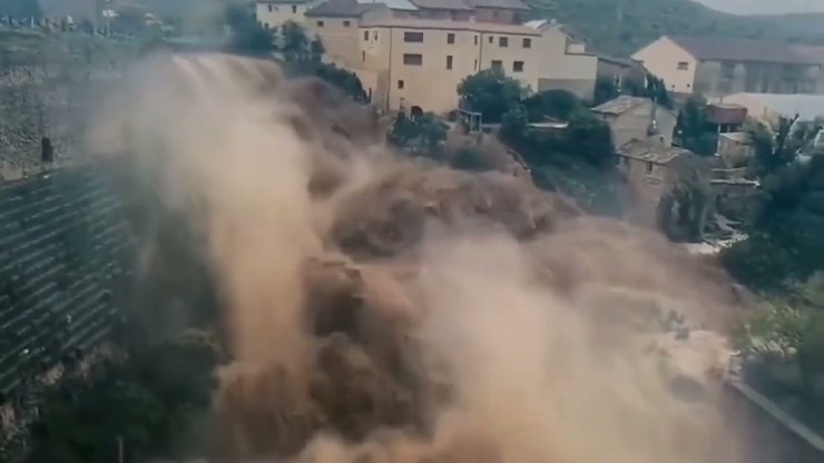 Diga romana protezione città alluvione